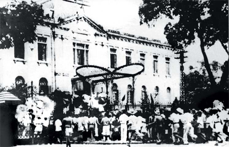 การปฏิวัติเดือนสิงหาคมเป็นหลักหมายอันรุ่งโรชน์ในประวัติศาสตร์ของการสร้างและรักษาประเทศ